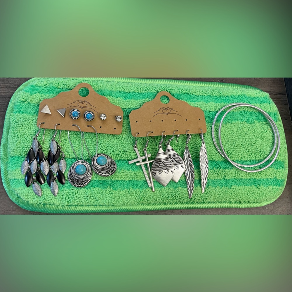 Bundle of 8 earrings and 2 thin bangles